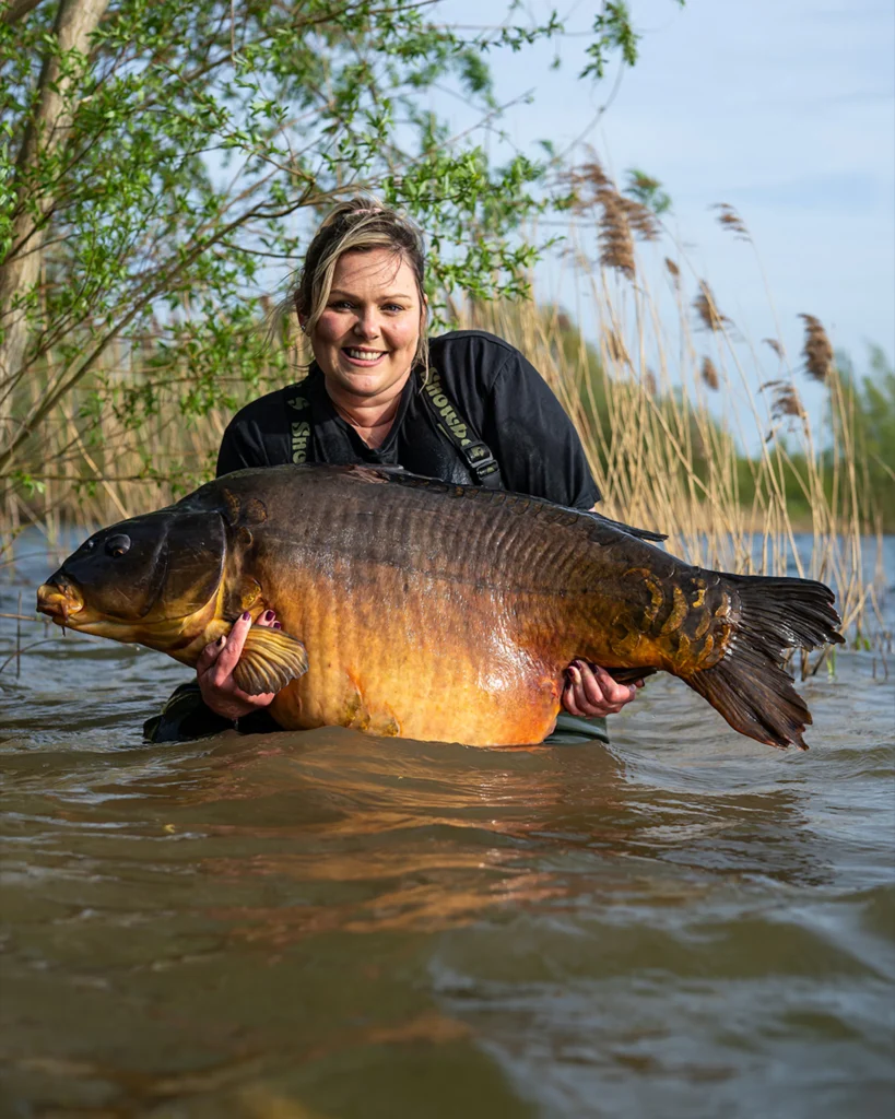 female angler, woman record carp caught in the UK
