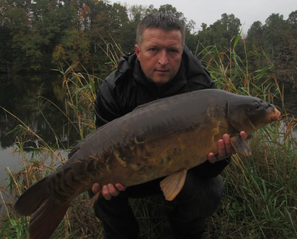 A lovely dark mirror